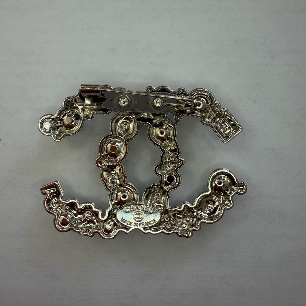 Beautiful Brooch NWOT 💎 - Picture 4 of 9